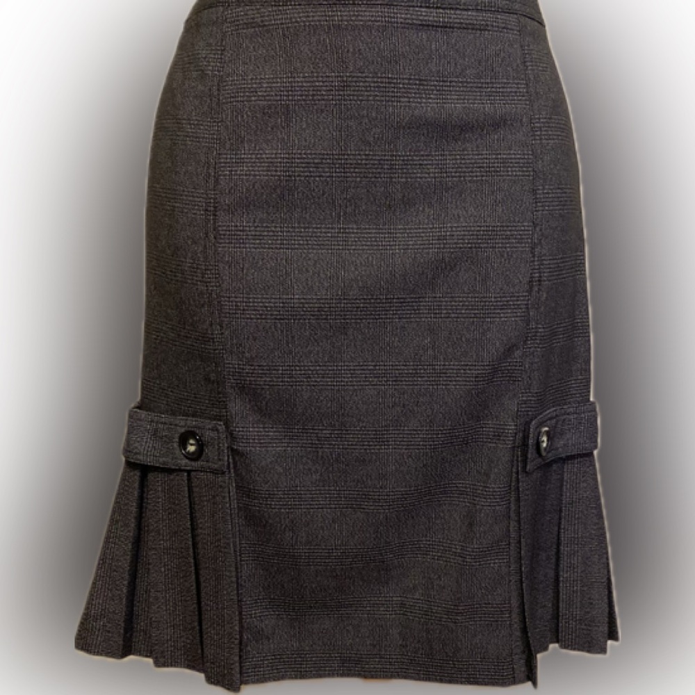 NWT BCX - Black small houndstooth midi skirt w/pleats sides/lower back, Size: 7